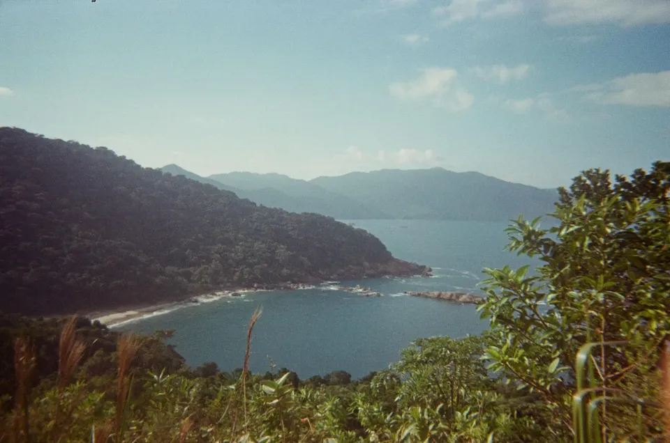 Costa de Ilhabela vista da trilha